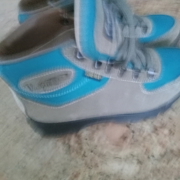 Shoes - Picture 2 of 5